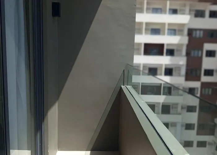 Apartment Anaiah's With Balcony Near It Park - Pool & Gym Fun *