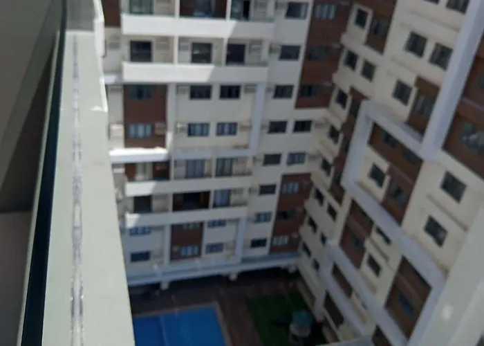 Anaiah's With Balcony Near It Park - Pool & Gym Fun Apartment *