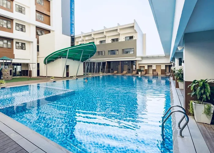 Anaiah's With Balcony Near It Park - Pool & Gym Fun *